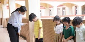 教育局通报小学教师打伤学生头骨：严肃处理涉事教师、加强教师职业素养