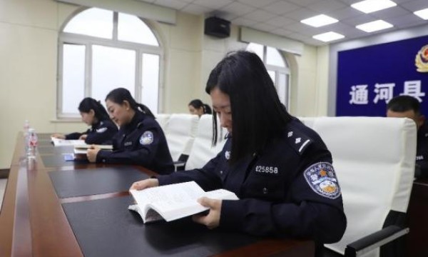 书香满警营，阅读伴成长