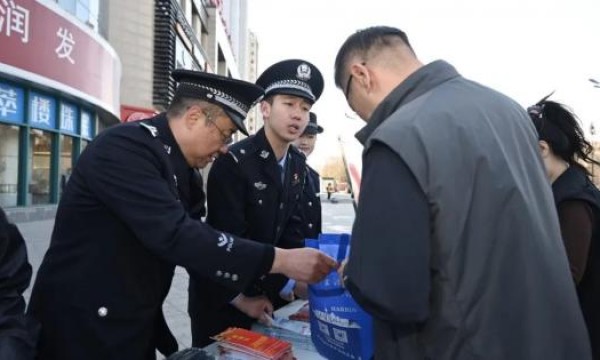 普法“组合拳”出击 冰城公安夯实法治建设根基