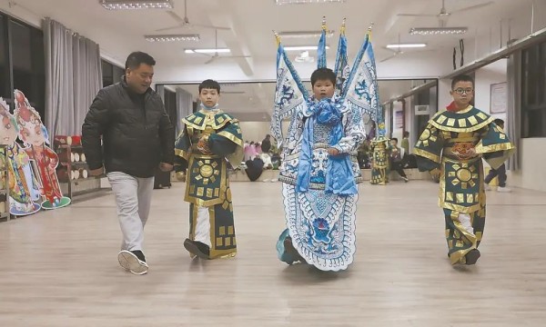 福安平讲戏：校园内外浇灌未来